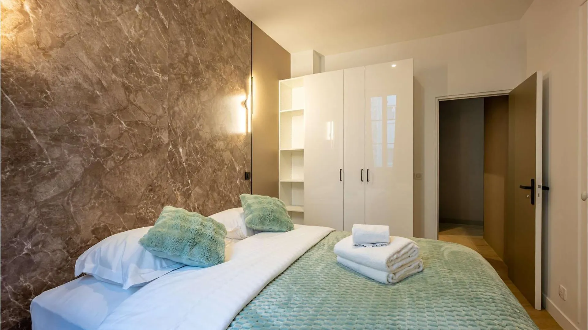 Appartement Dauphine Muette Trocadero - Paris 16 - 4P 0*,