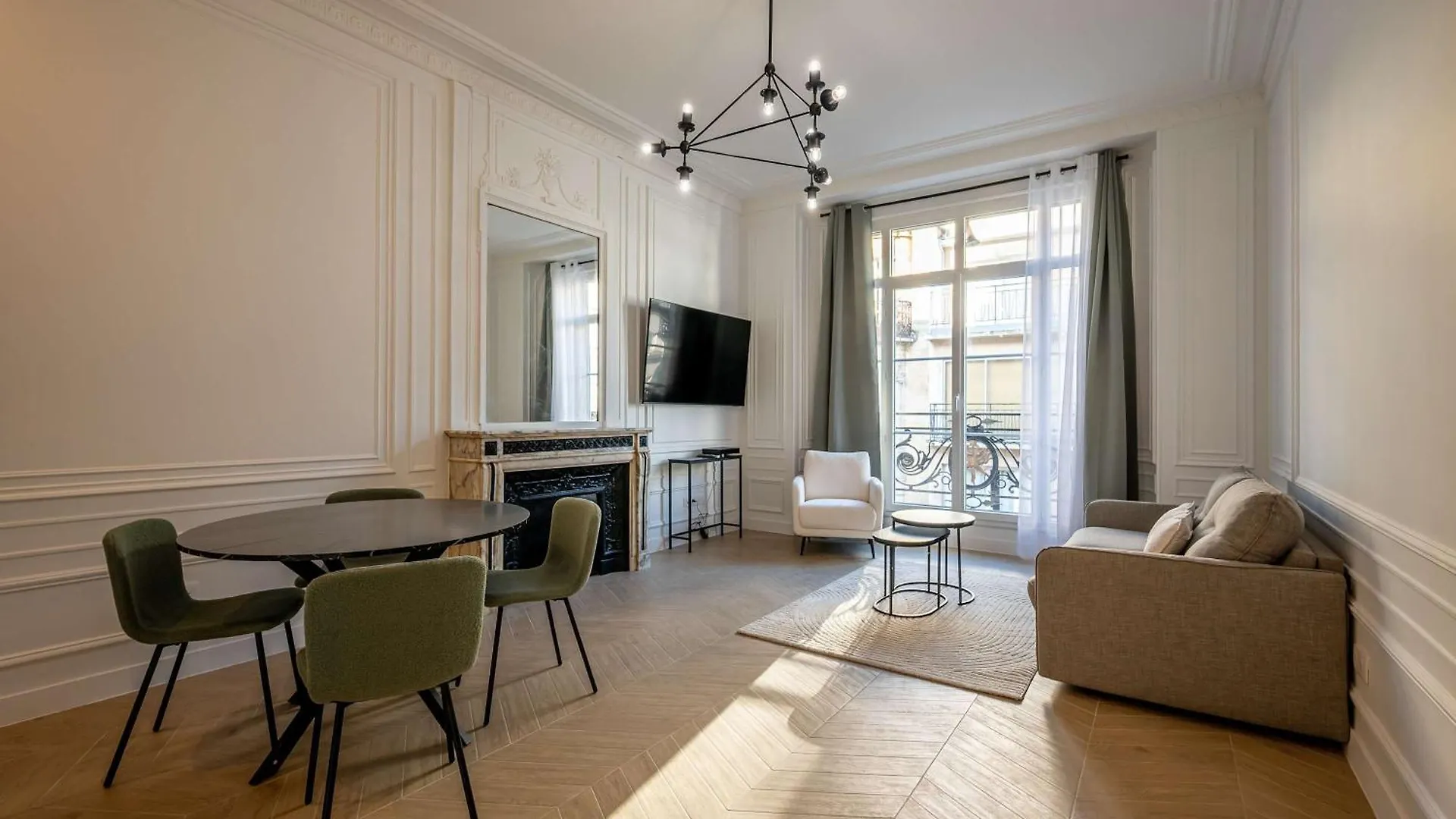 Appartement Dauphine Muette Trocadero - Paris 16 - 4P Apartment